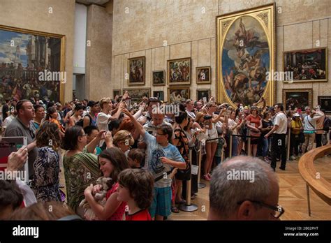 Joconde Louvre Tourist Hi Res Stock Photography And Images Alamy