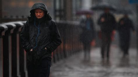 Los factores que sitúan el día más triste del año el tercer lunes de enero son el clima, la deuda, el salario mensual, el tiempo transcurrido desde las navidades, el tiempo desde que se ha fallado en los propósitos del año nuevo, la escasa motivación y la imperiosa necesidad de actuar ante esto. "Blue Monday": El llamado día "más triste" del año y las ...