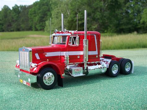 Peterbilt 359 Conventional Plastic Model Truck Kit 125 Scale