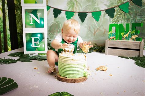 Five Best Cake Smash Themes For 2021 Helen Carpenter Photography