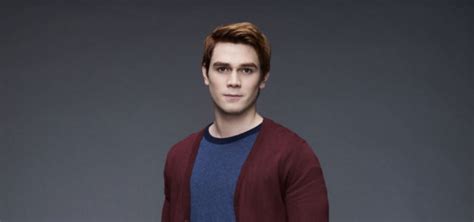 While riverdale gets a bit more bonkers with every passing season, the show may never top the moment in season 1 when viewers get an intimate look inside thornhill, the blossom family's. Riverdale Season 1 Cast Photos Are Here! | KSiteTV