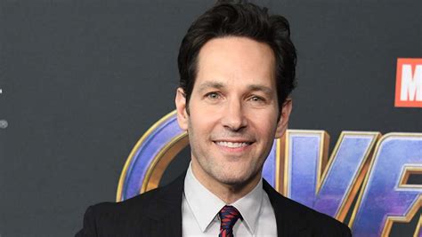 Paul Rudd Hands Out Cookies To New York Voters Waiting In Rain