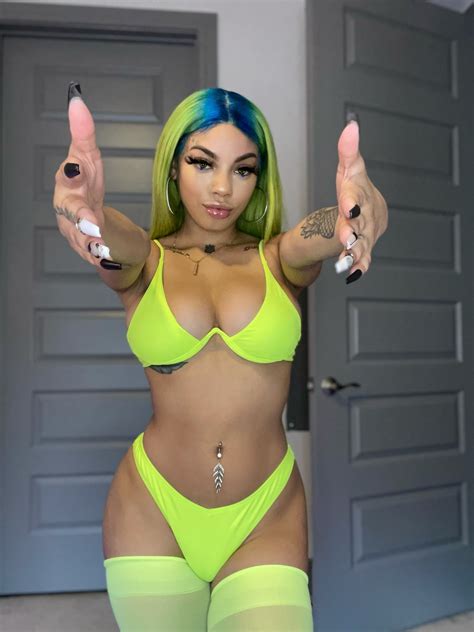 Tw Pornstars Mariaa Skyy Twitter Im Your Girlfriend Now Give Me A Hug Lets Make This