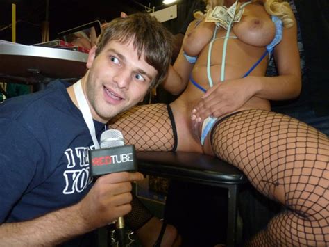 Redtubes Allan Lake Is At The Exxxotica Expo In New Jersey