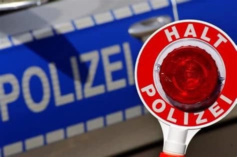 Angenommen man hat pizza ausgeliefert und man hat ein wagen gestreift und einer hat es gemerkt bzw nummernschild aufgeschrieben wie lange dauert es bis man post bekommt? Fahrerflucht § 142 StGB © Wann kommt die Polizei nach ...
