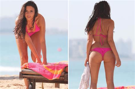 Im A Celebrity Beauty Nadia Forde Smoulders In Pink Bikini In Dubai