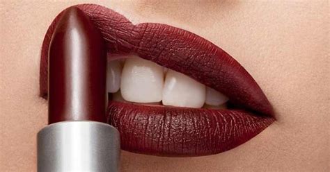 Jangan Salah Pilih Tentukan Warna Lipstik Sesuai Bentuk Bibirmu