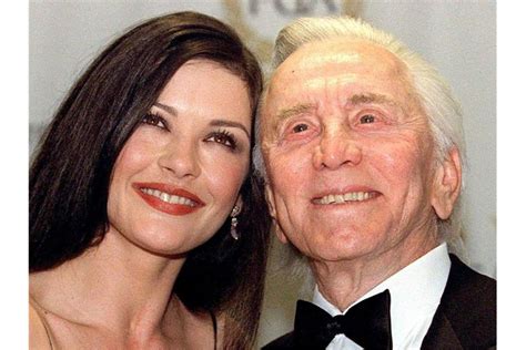 Kirk douglas, der an diesem samstag 101 jahre alt wird, wurde auch von seiner langjährigen ehefrau anne begleitet. Hollywood-Legende Kirk Douglas gestorben