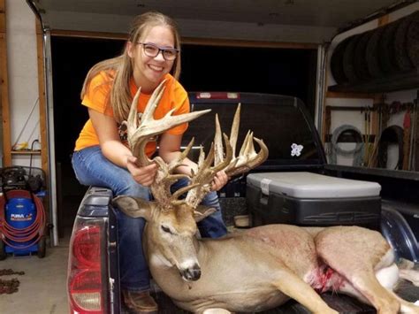 Teenage Girl Shoots World Record Buck Ehuntr