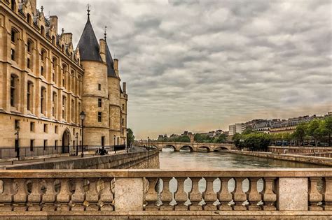 Top 5 Fun Facts About Parisian Architecture