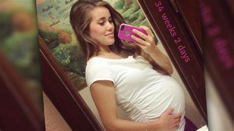 Pregnant And Vain Jessa Duggar Seewald Flaunts Slim Pregnancy Body