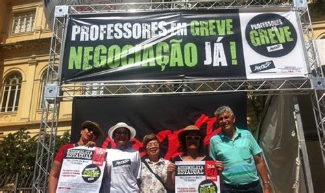 Professores em greve fazem vigília em frente à Secretaria da Educação de SP Guiame