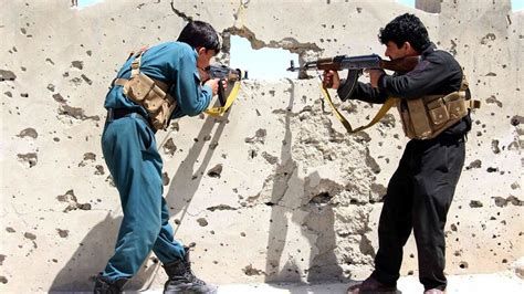 3.3.1 afghanistan during taliban rule. Crescendo militar dos talibãs adensa disputas no Afeganistão
