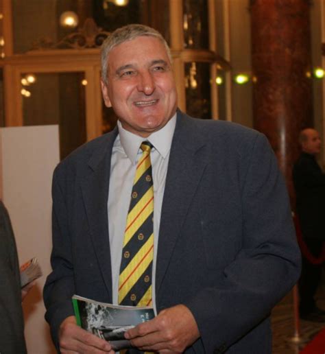 Rică răducanu a fost prădat de hoți în casa de vacanță din mangalia. Rică Răducanu, complicaţii după operaţie: "Nu mai pot ...