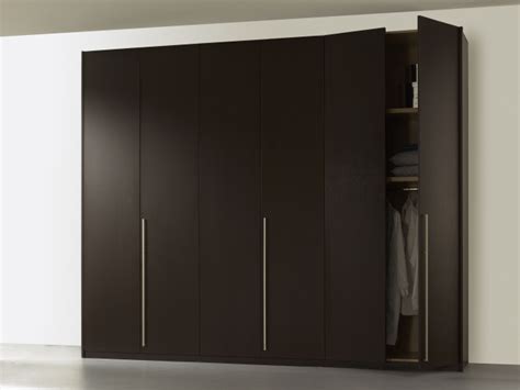 Desain ini memberi tampilan simpel dan elegan, sekaligus menonjolkan nuansa masa kini. DESAIN LEMARI MODERN | Model Rumah Modern