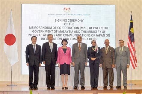 Kementerian komunikasi dan multimedia ialah penjenamaan semula daripada kementerian penerangan, komunikasi dan kebudayaan malaysia (kpkk) berkuatkuasa pada 16 mei 2013, oleh bekas perdana menteri malaysia. KERJASAMA STRATEGIK ANTARA KERAJAAN MALAYSIA DENGAN ...