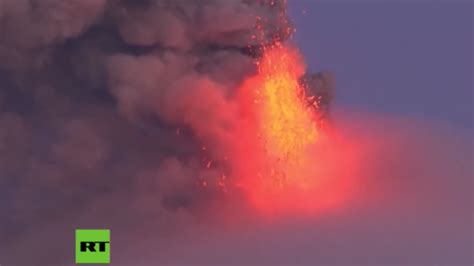 Behörden Befürchten Massiven Ausbruch Vulkan Auf Den Philippinen Spuckt Hunderte Meter Hoch