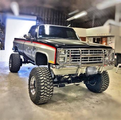 Pin By Tj Robinson On Square Bodies Lifted Chevy Trucks Chevy Trucks