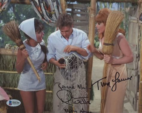Dawn Wells And Tina Louise Signed Gilligans Island 8x10 Photo
