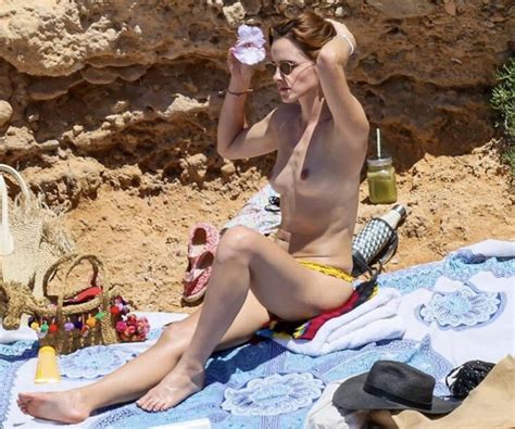 Emma Watson Pillada Haciendo Topless En Ibiza La Biblioteta