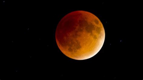 Heres What Makes Tonights Super Blood Wolf Moon So Spectacular Mach