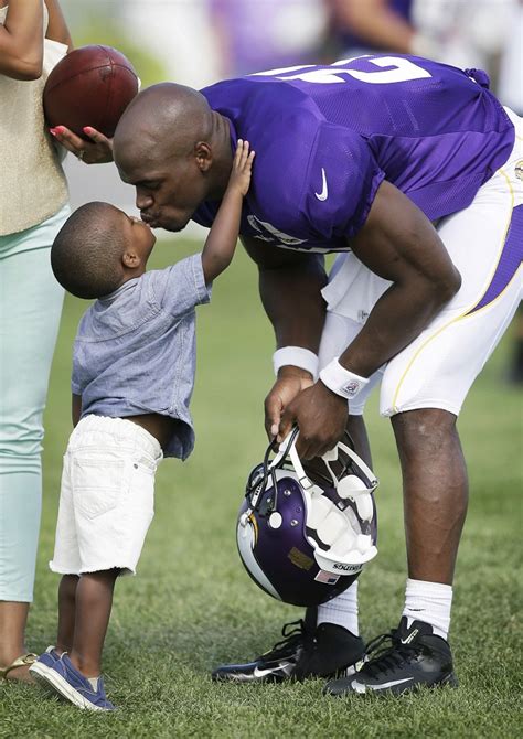 18 Adorable Photos Of Nfl Players With Their Kids At Training Camp