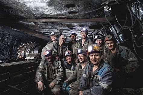 Работа под землей на глубине не менее 800 метров. День шахтера — когда и какого числа отмечают в 2020 и 2021 ...