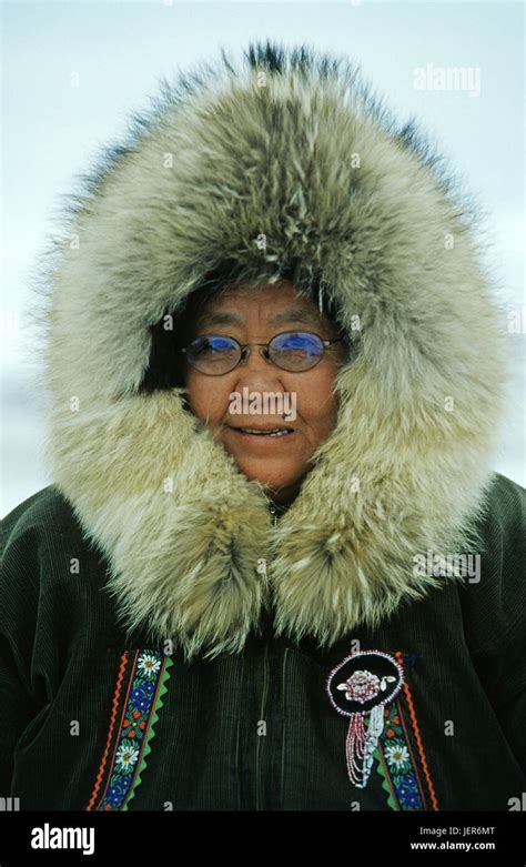 Eskimo Woman From Unalaklet On The West Coast Of Alaska Eskimofrau Aus
