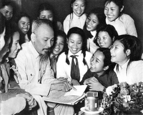 Đua nhau đoán đề thi văn tốt nghiệp thpt 2021: Đề cương văn hóa Việt Nam 1943: Ngọn đèn soi rọi cho nền ...