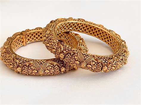 Closure Screw Type Plating Gold Plated Openable Bangle In 22 K Gold