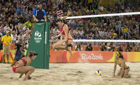 kerri walsh jennings april ross win bronze in women s beach volleyball orlando sentinel