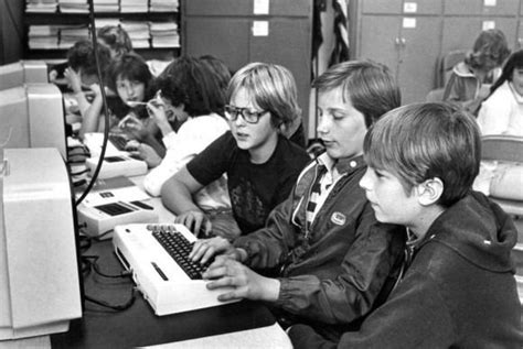9 Awesome Photos Of School Computer Labs From The 1980s Computer Lab