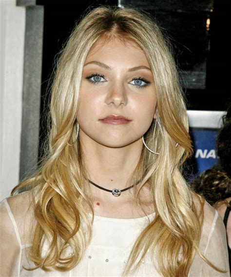 Taylor Momsen Long Wavy Hairstyle
