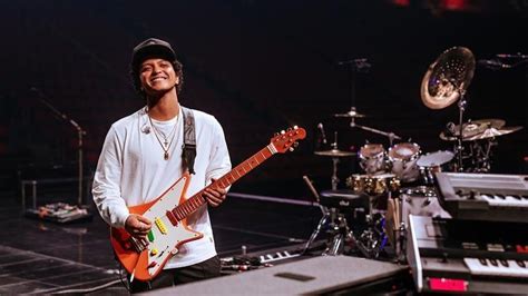 There's nothing else to compare. Lirik Lagu Bruno Mars Just The Way You Are dan Artinya | KepoGaul