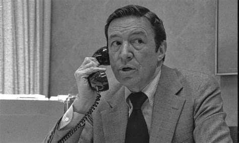Flashback Mike Wallace Famed Cbs Newsman Dead At 93 Ny Daily News