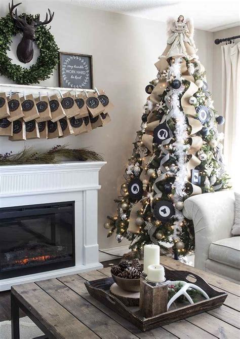 Lorsque vous choisissez votre sapin et la décoration qui va avec, pensez à l'ambiance que vous souhaitez créer dans votre maison. Déco sapin blanc - nos idées pour un arbre de Noël réussi