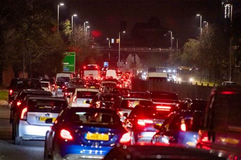 London Gridlocked With 1200 Miles Of Traffic Jams As Thousands Flee