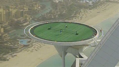 Aussi Îles Féroé Électropositif Terrain De Tennis A Dubai Garçon
