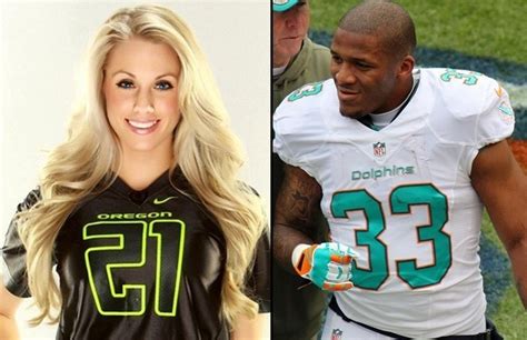 17 Insanely Hot NFL WAGs Page 17
