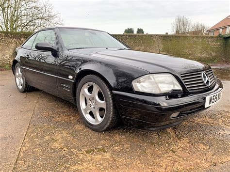 There are a couple members floating around here with 92 and 91 r129s with pano roofs. superb 2000/W Mercedes SL320 (R129)+pano roof+rear seats ...