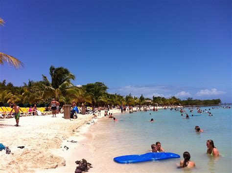 Beach At Mahogany Bay Isle Of Roatan Honduras Go All The Way Down