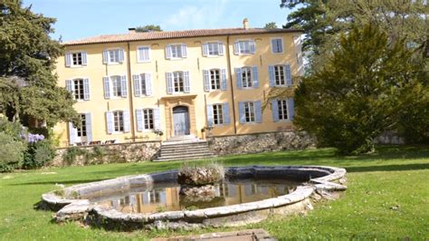 Villas de luxe, maisons de prestige, hôtels particuliers, châteaux, manoirs. Château à vendre à Aix en Provence - YouTube