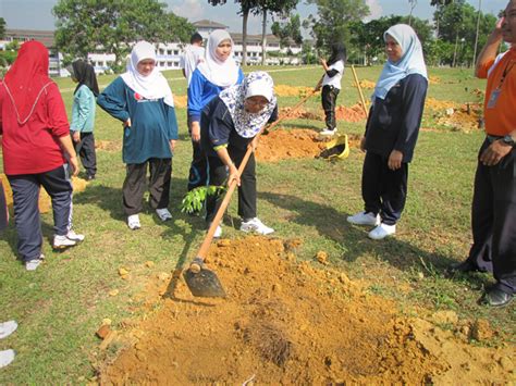 The iswa world congress, organized by the wmam waste management association of malaysia will take place from 22nd october to 24th november 2018 at the kuala lumpur convention centre in kuala lumpur, malaysia. The Waste Management Association of Malaysia: 3R IN UITM ...