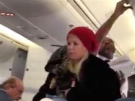 Tara Reid Kicked Off Flight After Cabin Crew Argument Herald Sun