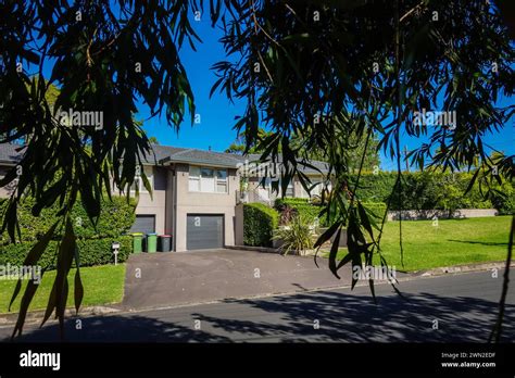 Neighborhood garages hi-res stock photography and images - Alamy