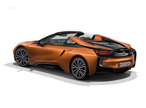 Despite looking a lot like an i8 coupe with a missing roof, the extensive reworking involved to create the i8 roadster ensures this new variant upholds bmw's technical edge while still turning. Aerodynamics package for the BMW i8 Roadster now available