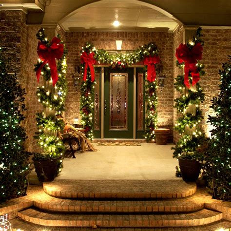 Wrap trees with lights and hang christmas wreaths and christmas yard decorations welcome others to your home by means of drawing the eye from the road to your doorstep. Simple & Elegant Ways To Decorate Your Home This Holiday