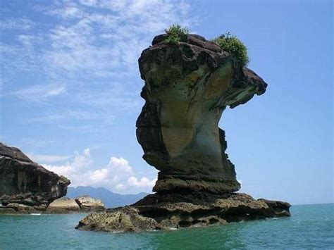 There are expressways in west malaysia and east malaysia, however, the former are the pan borneo highway connects the malaysian states of sabah and sarawak with brunei. Bako Sea Stack, Bako National Park, Kuching, Malaysia. The ...