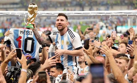 Las 10 Mejores Fotos De Lionel Messi Con La Copa Del Mundo Que Ganó En Qatar 2022
