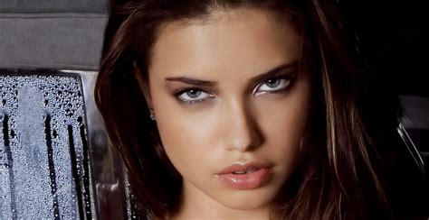 2174x1120 Adriana Lima Sizzling Wallpapers Hd 2174x1120 Resolution